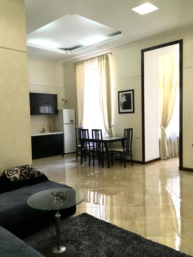 Downtown Prestige Apartment Odessa Exterior foto